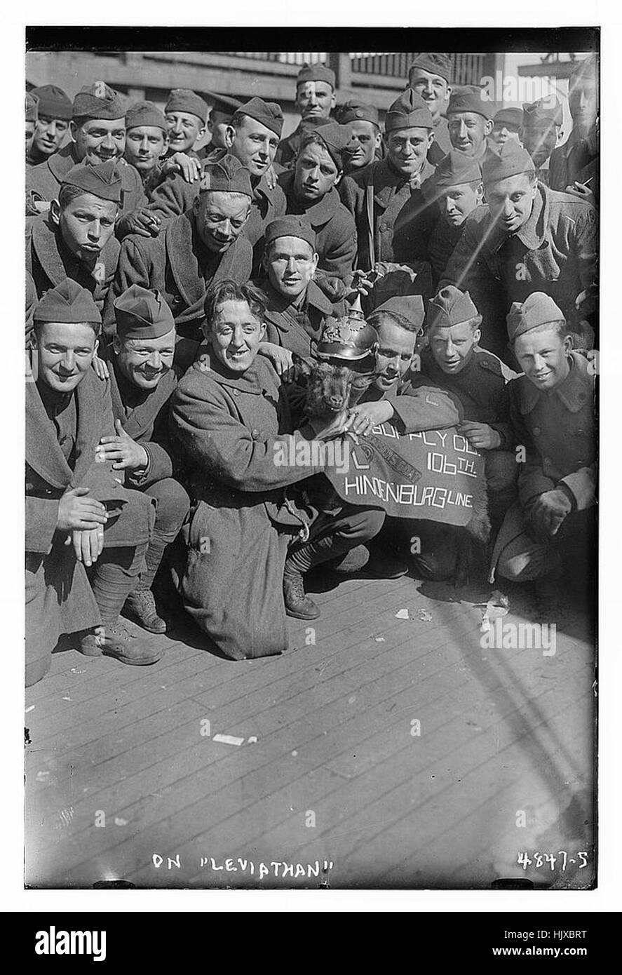 Das berühmte Schiff der US Navy, die Leviathan, ist auf diesem historischen Foto zu sehen. Als eines der größten Schiffe seiner Zeit spielte es eine bedeutende Rolle im Ersten Weltkrieg und darüber hinaus. Stockfoto