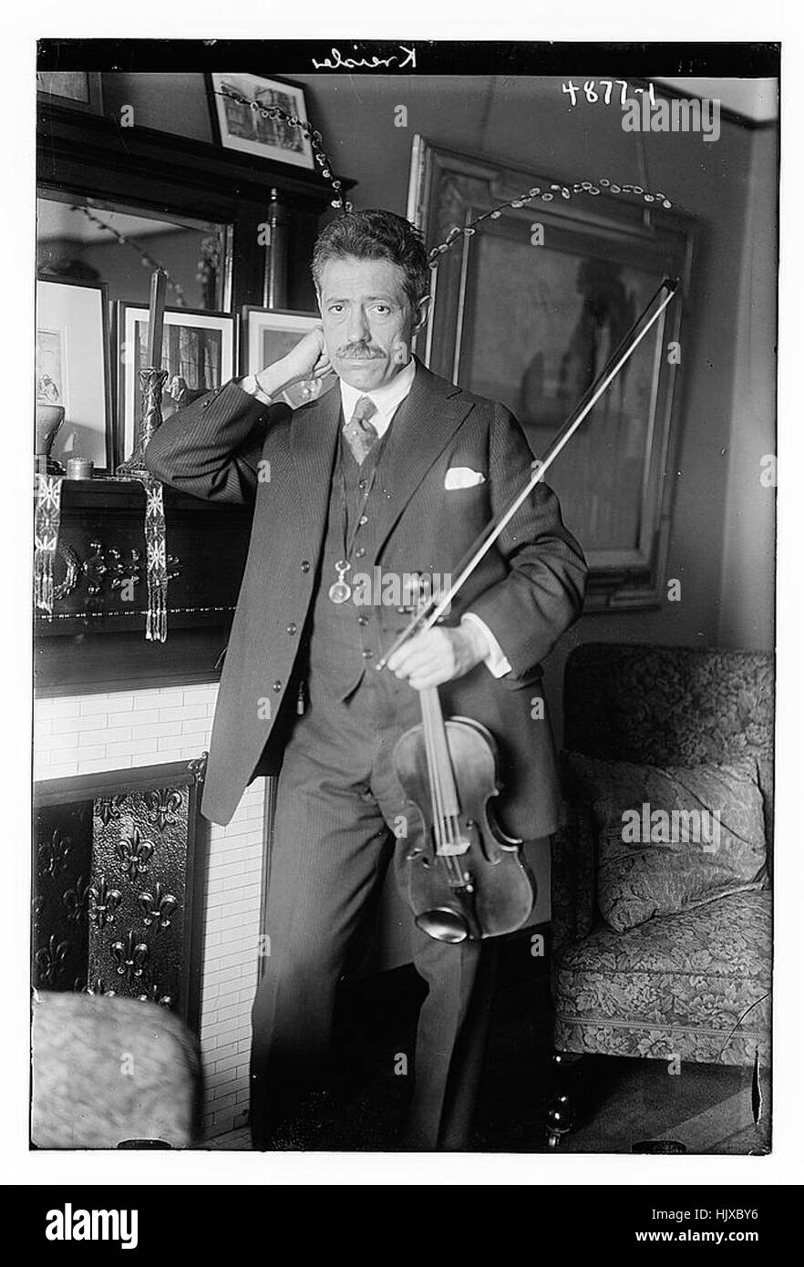 Ein historisches Foto von Kreisler, das einen bedeutenden Moment in der Karriere dieses berühmten Musikers festnimmt, der für seine Violinauftritte und künstlerischen Beiträge bekannt ist. Stockfoto