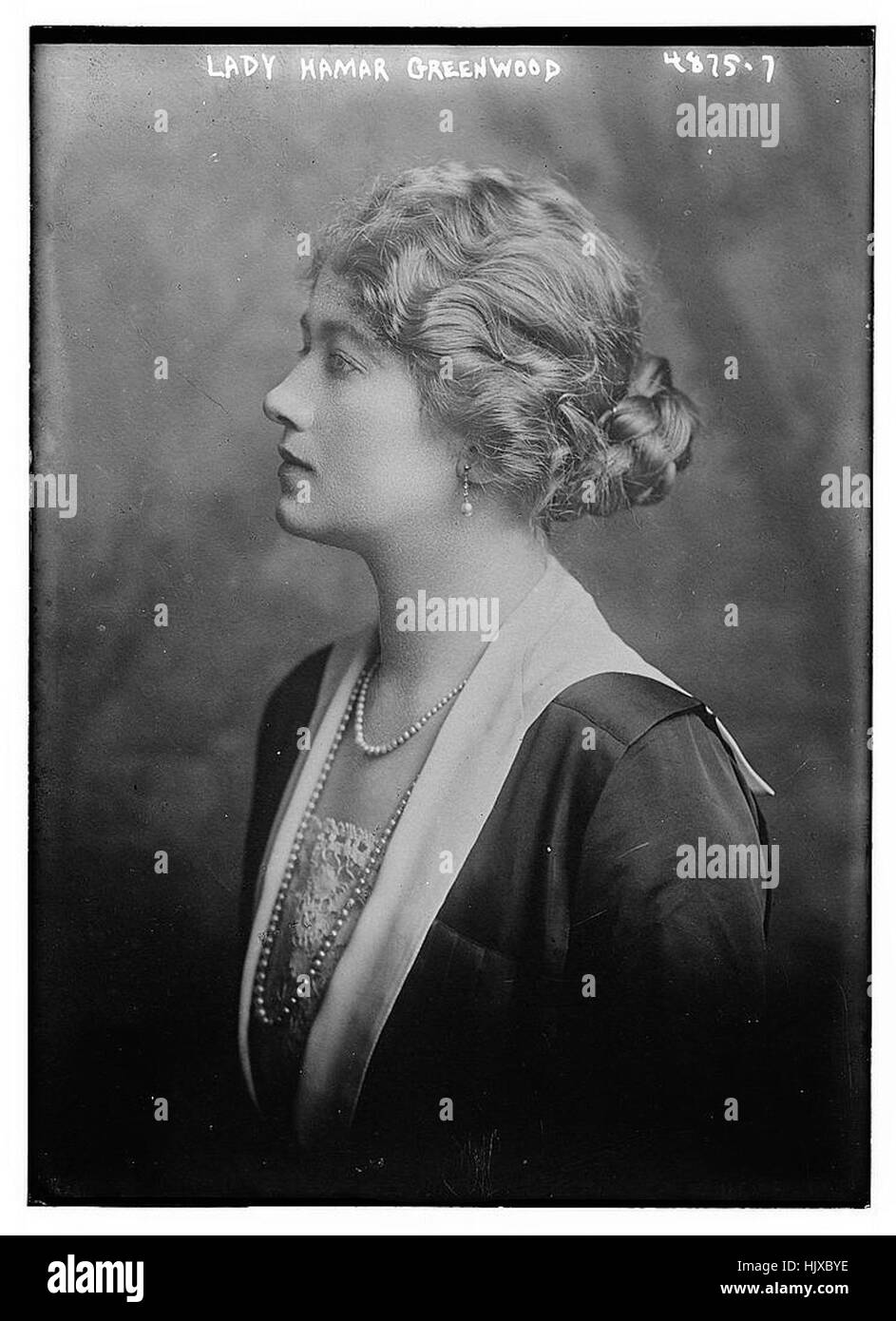 Ein Porträt von Lady Hamar Greenwood, bekannt für ihre Beiträge zur britischen Gesellschaft und Politik im frühen 20. Jahrhundert, das ihren Status und ihre historische Bedeutung widerspiegelt. Stockfoto