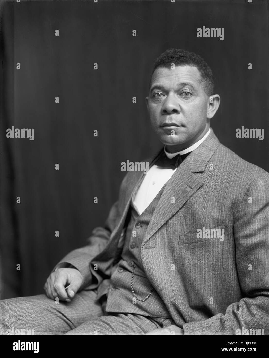 Booker T. Washington, sitzendes Porträt, von Frances Benjamin Johnston, 1895 Stockfoto