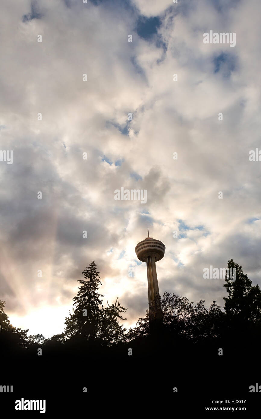 Silhouette der berühmten Wahrzeichen Skylon Turm Stockfoto