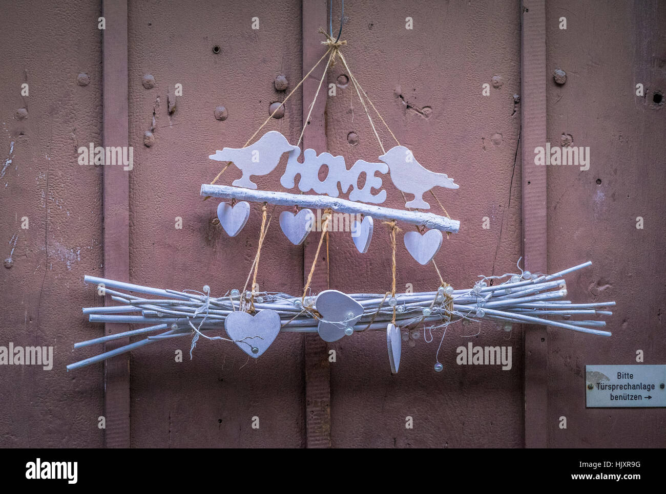 Gebastelt und selbst gemacht nach Hause Schild an der Tür Stockfoto