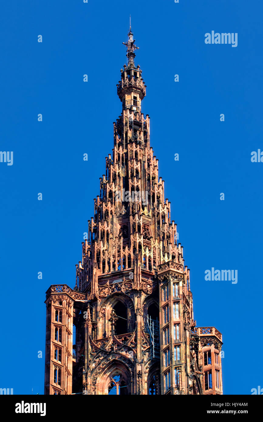 Der Turm der Notre Dame Kathedrale in Straßburg Stockfoto