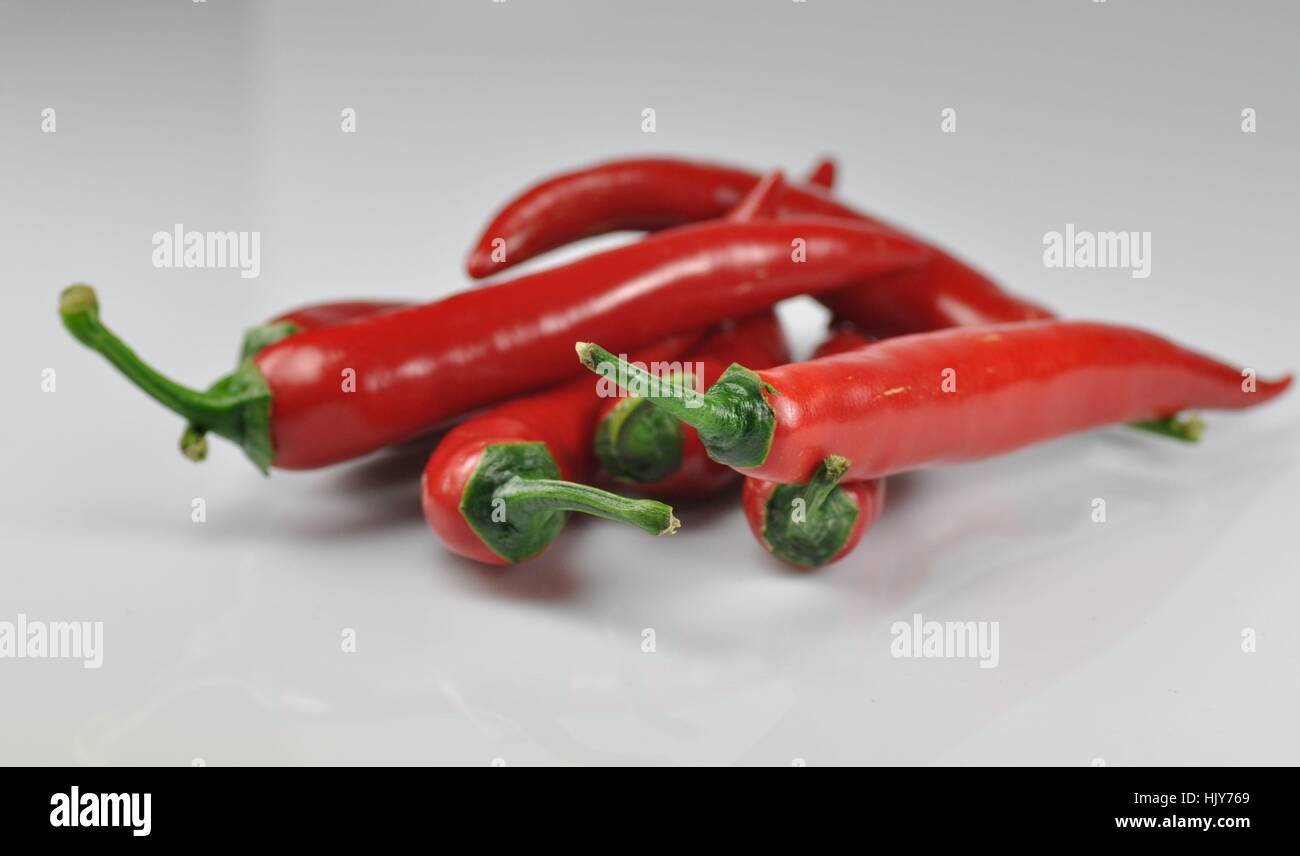 Scharfe Paprika Auf Schwarzem Teller Stockfoto