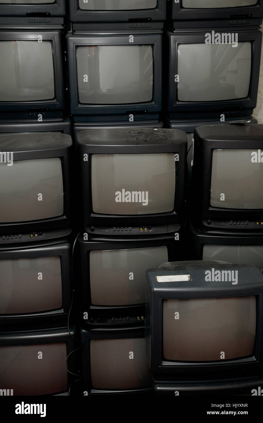 Alte Tv Gerate In Einem Stapel Stockfotografie Alamy
