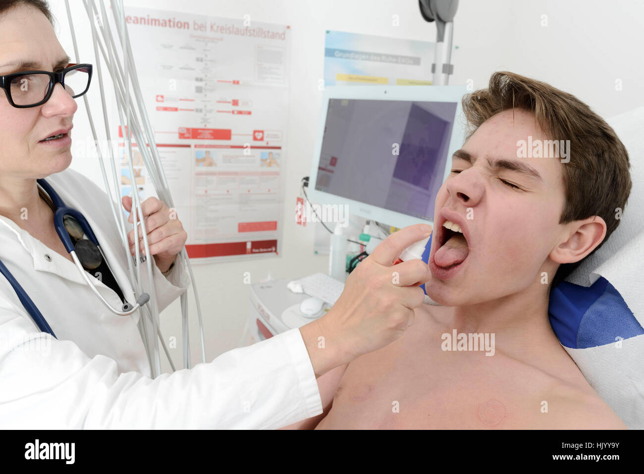 Arzt Sprays orale Desinfektionsmittel Stockfoto