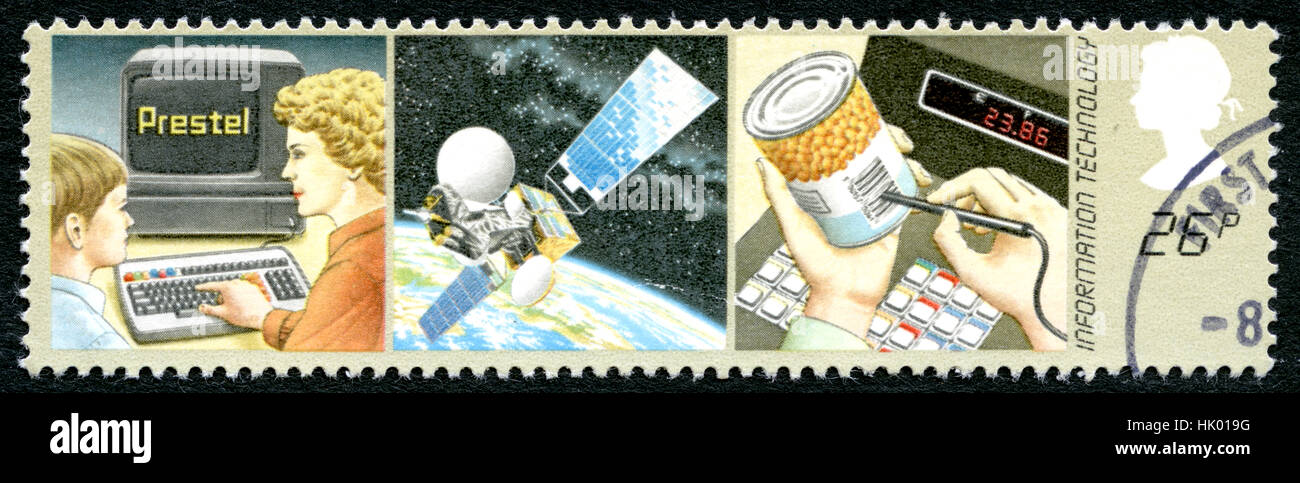 Großbritannien - CIRCA 1982: Eine gebrauchte Briefmarke aus dem Vereinigten Königreich, zum Gedenken an den Fortschritt der Informationstechnologie, ca. 1982. Stockfoto