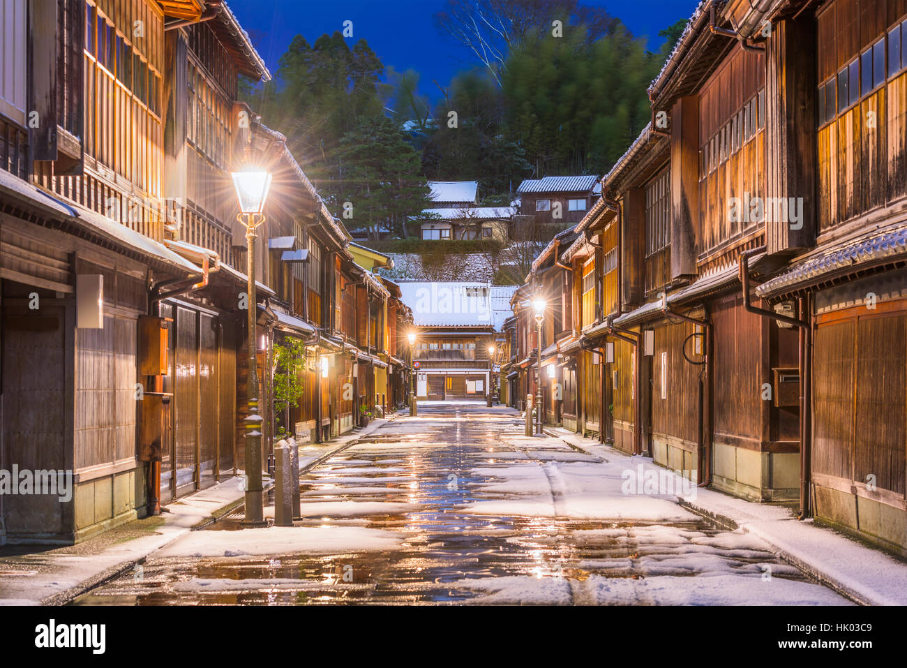 Kanazawa, Japan am Higashi Chaya Altstadt im Winter. Stockfoto