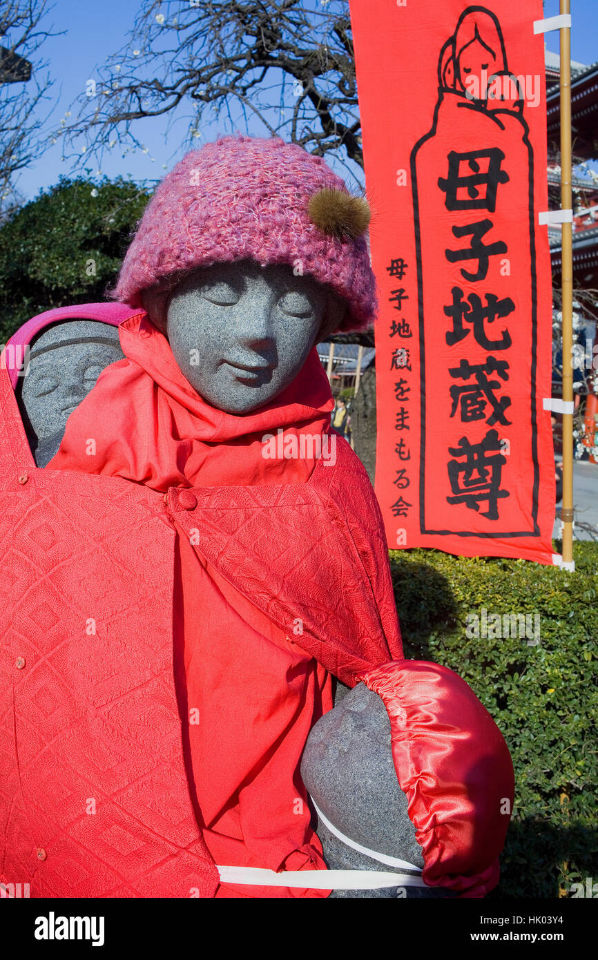 Senso-Ji Temple.Jinzo, Statue, die die Kinder, Reisende und schwangere Frauen schützt. Asakusa Bezirk, Tokio, Japan, Asien Stockfoto