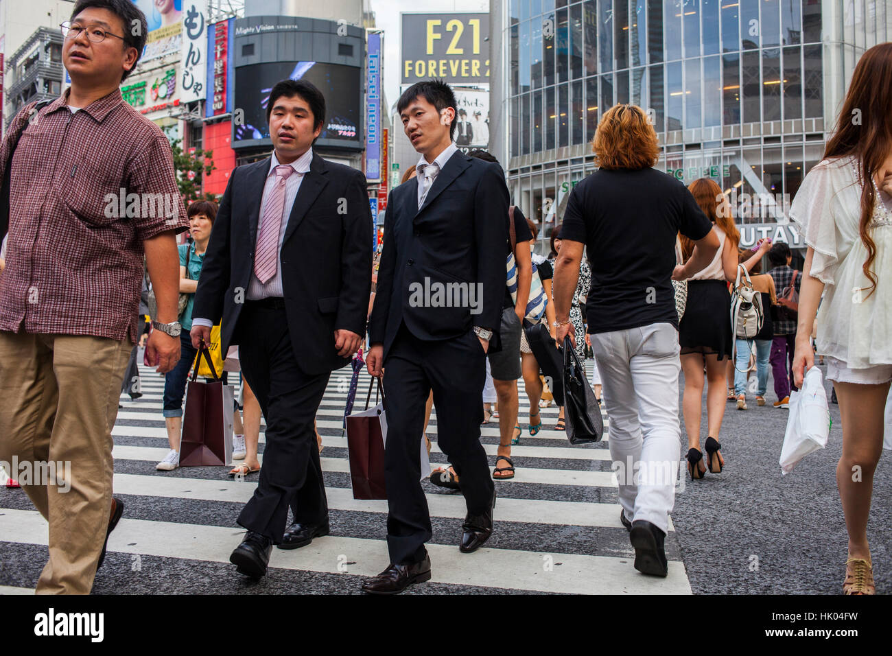 Unternehmer, salarymen, Männer, Rush Hour, Shibuya crosswalk Hachiko Square,. Tokyo City, Japan, Asien Stockfoto
