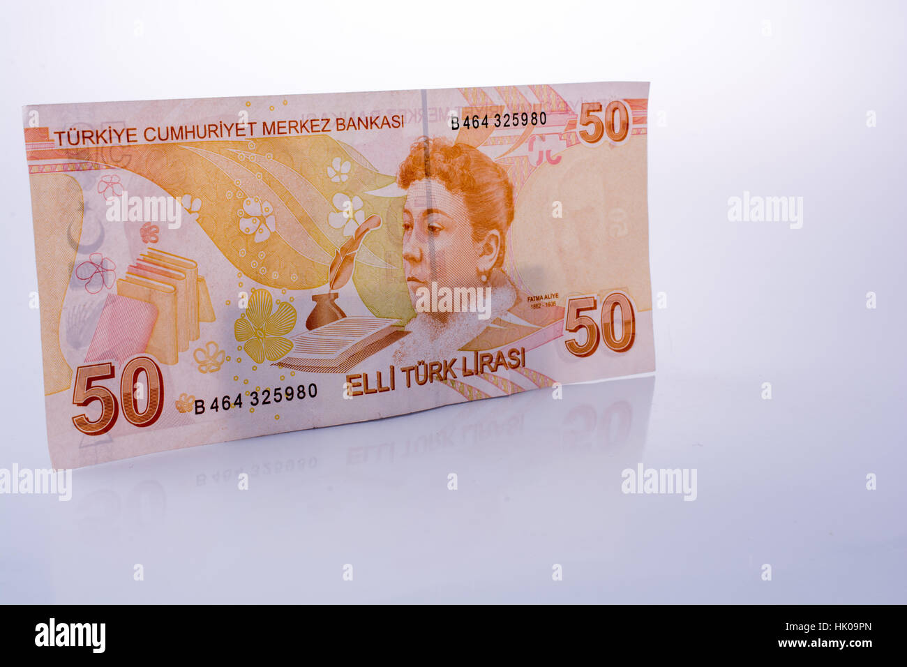 Turksh Lira-Banknoten von 50 Lira auf weißem Hintergrund Stockfoto