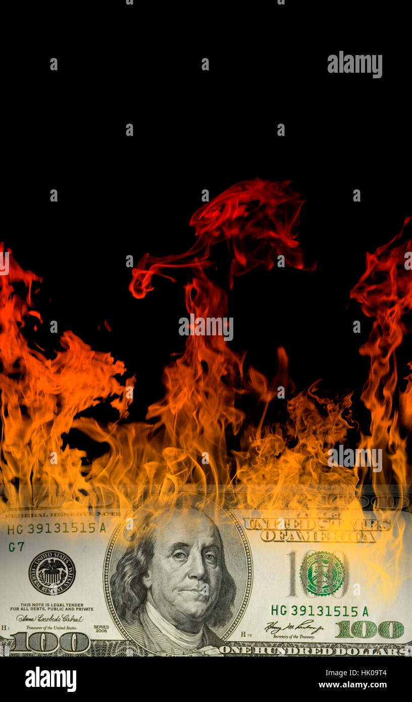 Die hundert Dollar Bezeichnung Burns (auf schwarzem Hintergrund). Grosse Feuer. Stockfoto