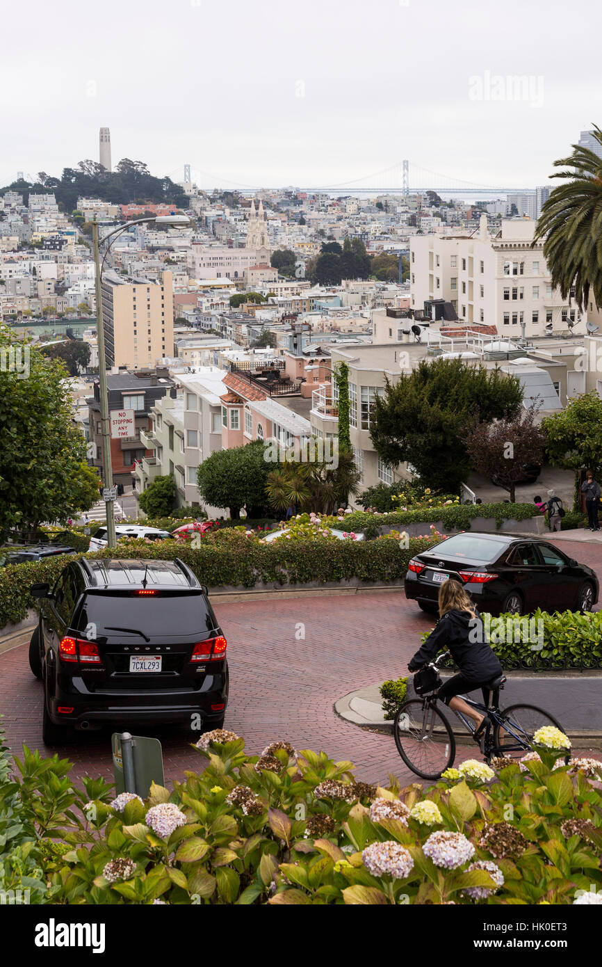Blick von der Spitze der Lombard Street. August 2016. San Francisco, Kalifornien, Vereinigte Staaten von Amerika Stockfoto