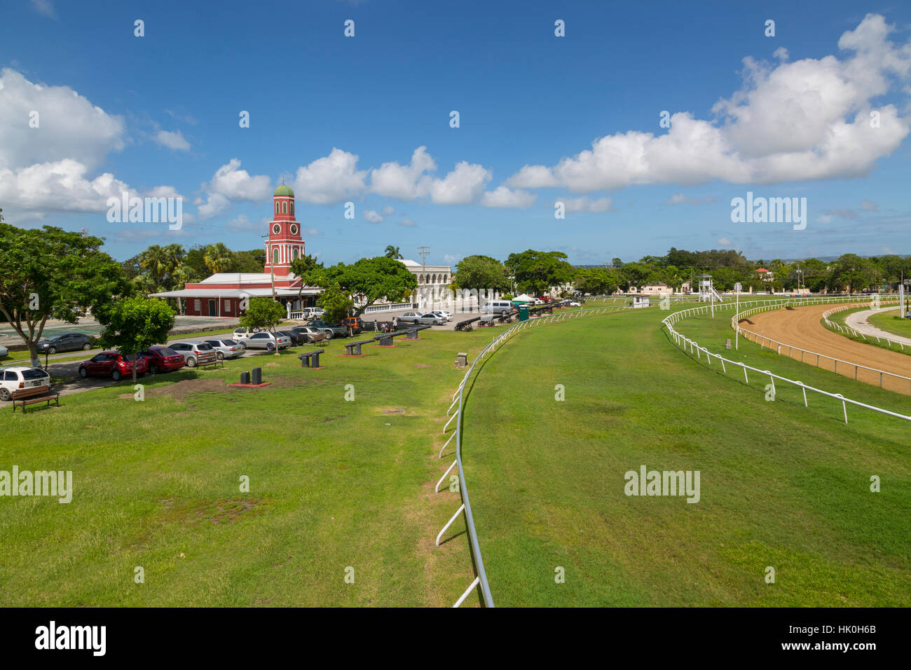 Savannah-Rennbahn und Garnison Uhrturm, Christ Church, Barbados, West Indies, Karibik, Mittelamerika Stockfoto