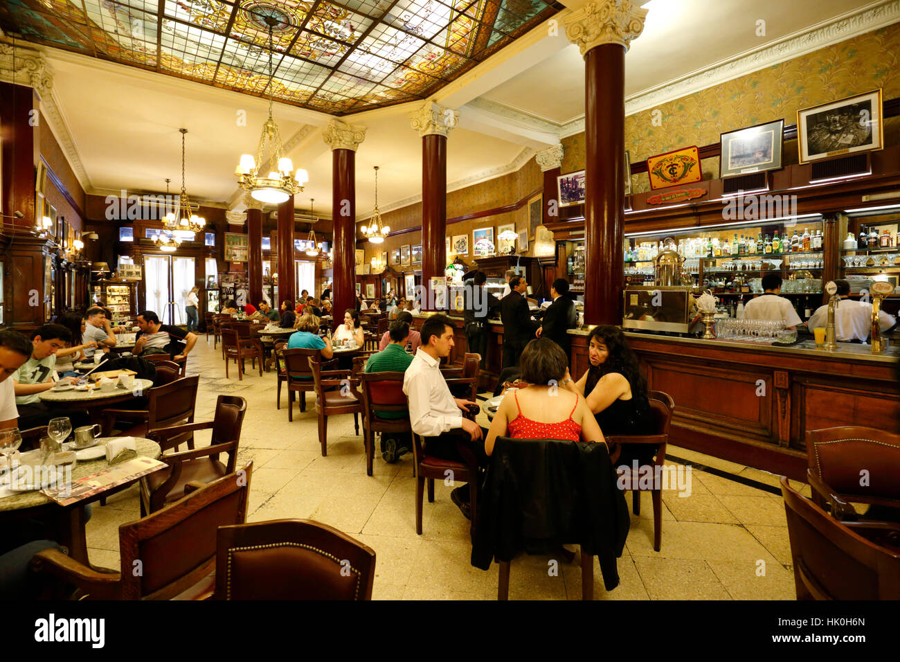 Jugendstil-Interieur des Cafe Tortoni auf Avenida de Mayo, Buenos Aires, Argentinien, Südamerika Stockfoto