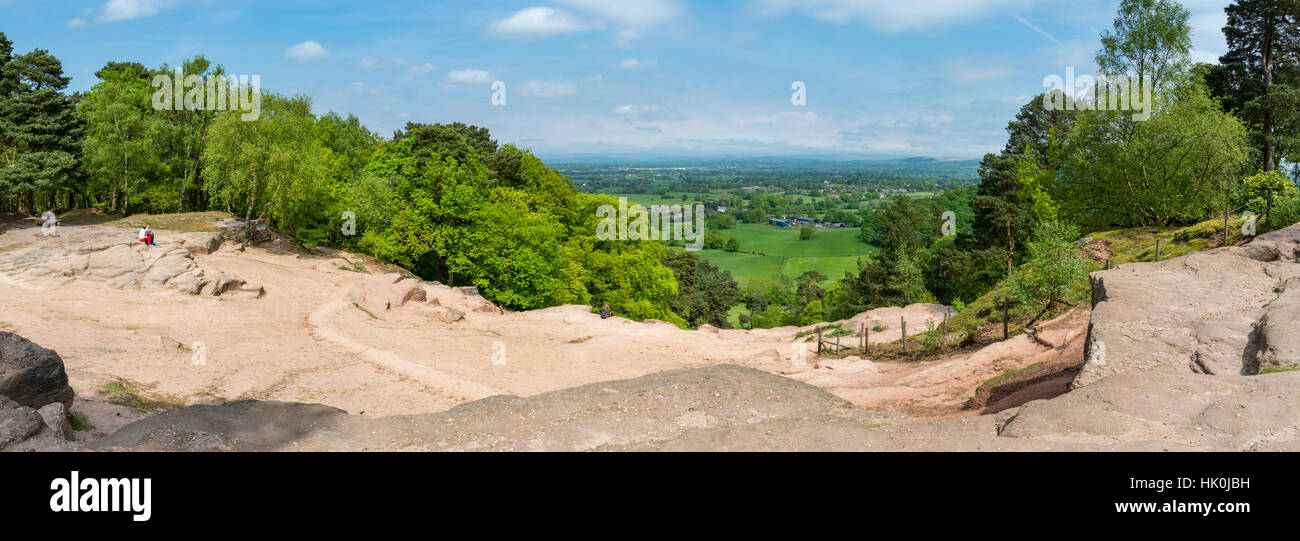 Panorama von Stormy richten Sie auf Alderley Edge. Blick auf die Landschaft von Cheshire von diesem beliebten Ort. Stockfoto
