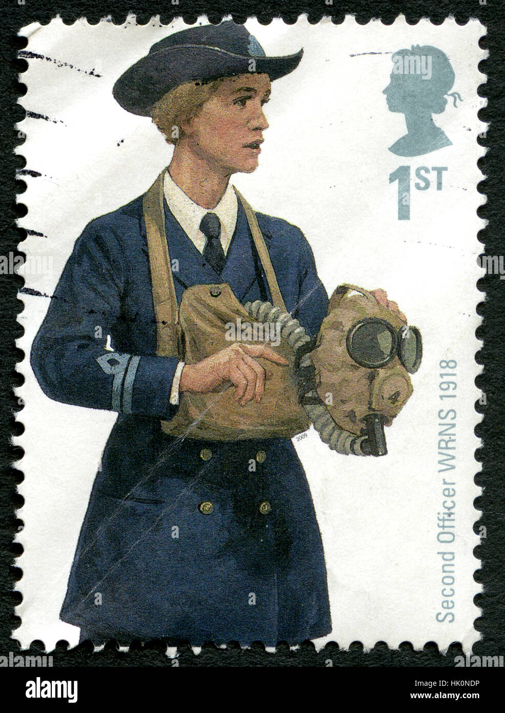 Großbritannien - CIRCA 2009: Eine gebrauchte Briefmarke aus dem Vereinigten Königreich, Darstellung einer Illustration eines zweiten Offiziers - Mitglied der Womens Royal Naval Servi Stockfoto
