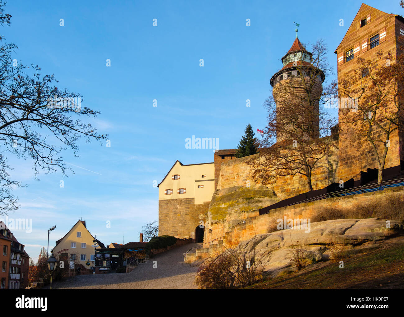 Nürnberger Burg Sinwellturm (Sinwell Turm) und Heidenturm (heidnischen Turm) auf einem Sandstein gebaut. Nürnberg, Bayern, Deutschland Stockfoto