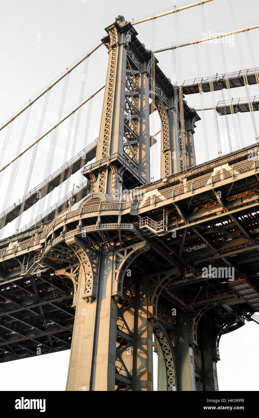 Bestandteil der Manhattan Bridge vom Main Street Park aus gesehen Stockfoto