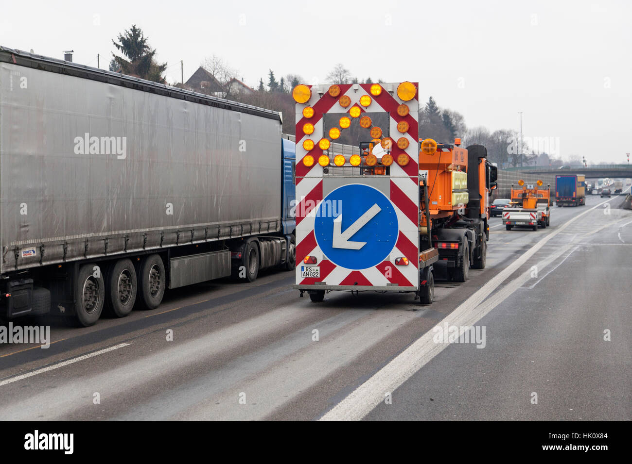 Blick durch die Windschutzscheibe auf die Autobahn A46 in der Nähe Wuppertal Stockfoto