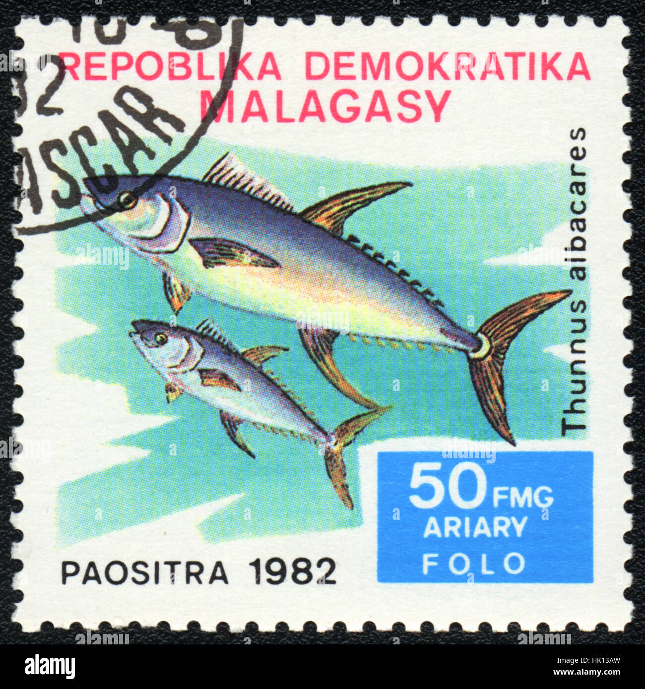 Eine Briefmarke gedruckt in madagassische Republik zeigt einen Fisch Thunnus Albacares, Serie, ca. 1982 Stockfoto