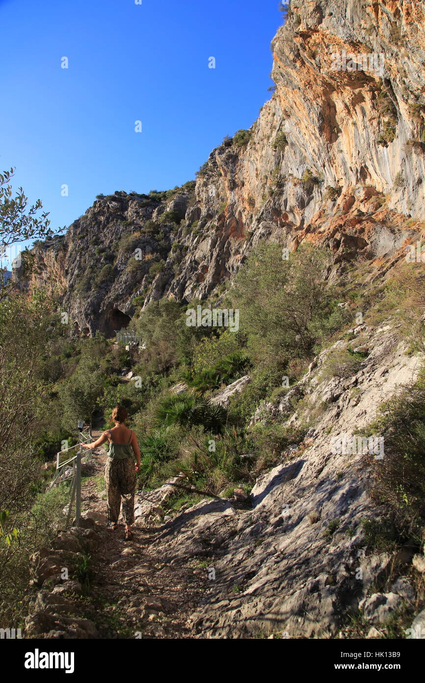 Heiligtum der Pla de Petracos, in der Nähe von Castell de Castells, Marina Alta, Provinz Alicante, Spanien-Website der neolithischen Felszeichnungen Stockfoto