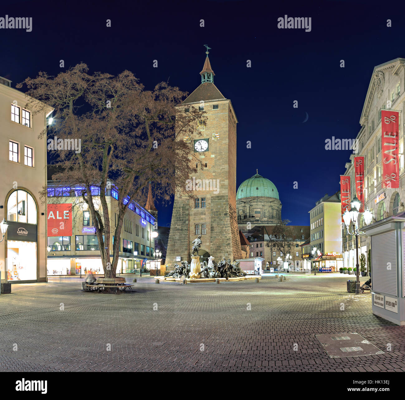 Nürnberg, Deutschland - ca. Oktober 2016: Die Straßen der Stadt Nürnberg bei Nacht, Deutschland Stockfoto