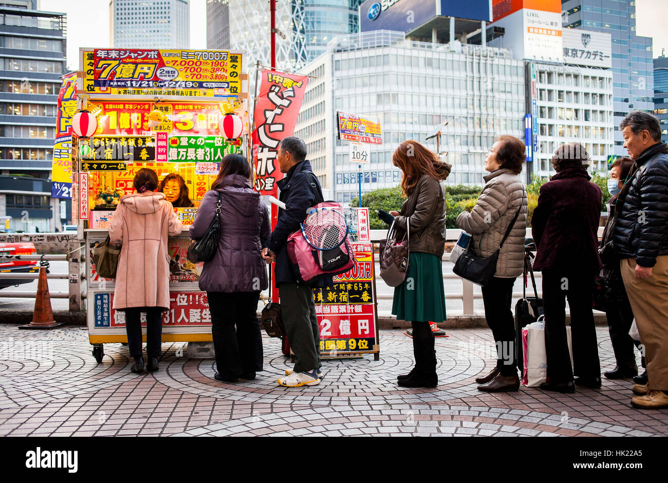 Lotto-Kiosk, im Westen zu beenden, JR Shinjuku Station, Shinjuku, Tokio Stockfoto