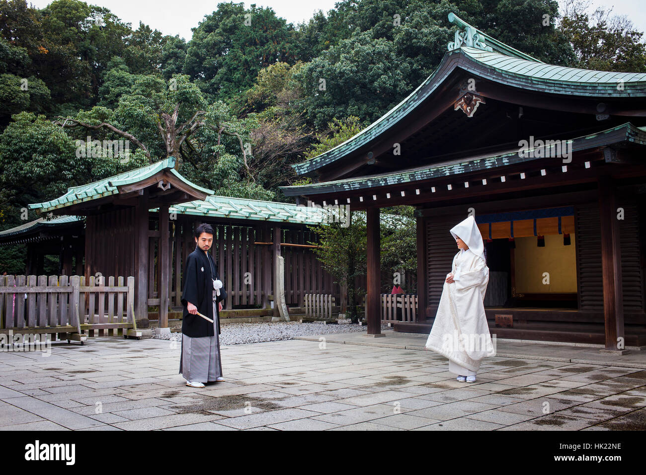 Mann und Frau, Heiligtum der Meiji Jingu, traditionelle Hochzeit, Tokio, Japan Stockfoto