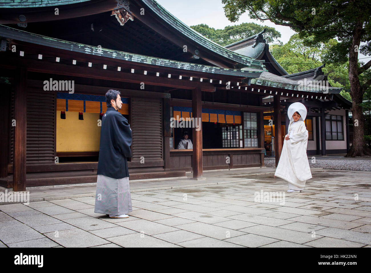 Mann und Frau, Heiligtum der Meiji Jingu, traditionelle Hochzeit, Tokio, Japan Stockfoto