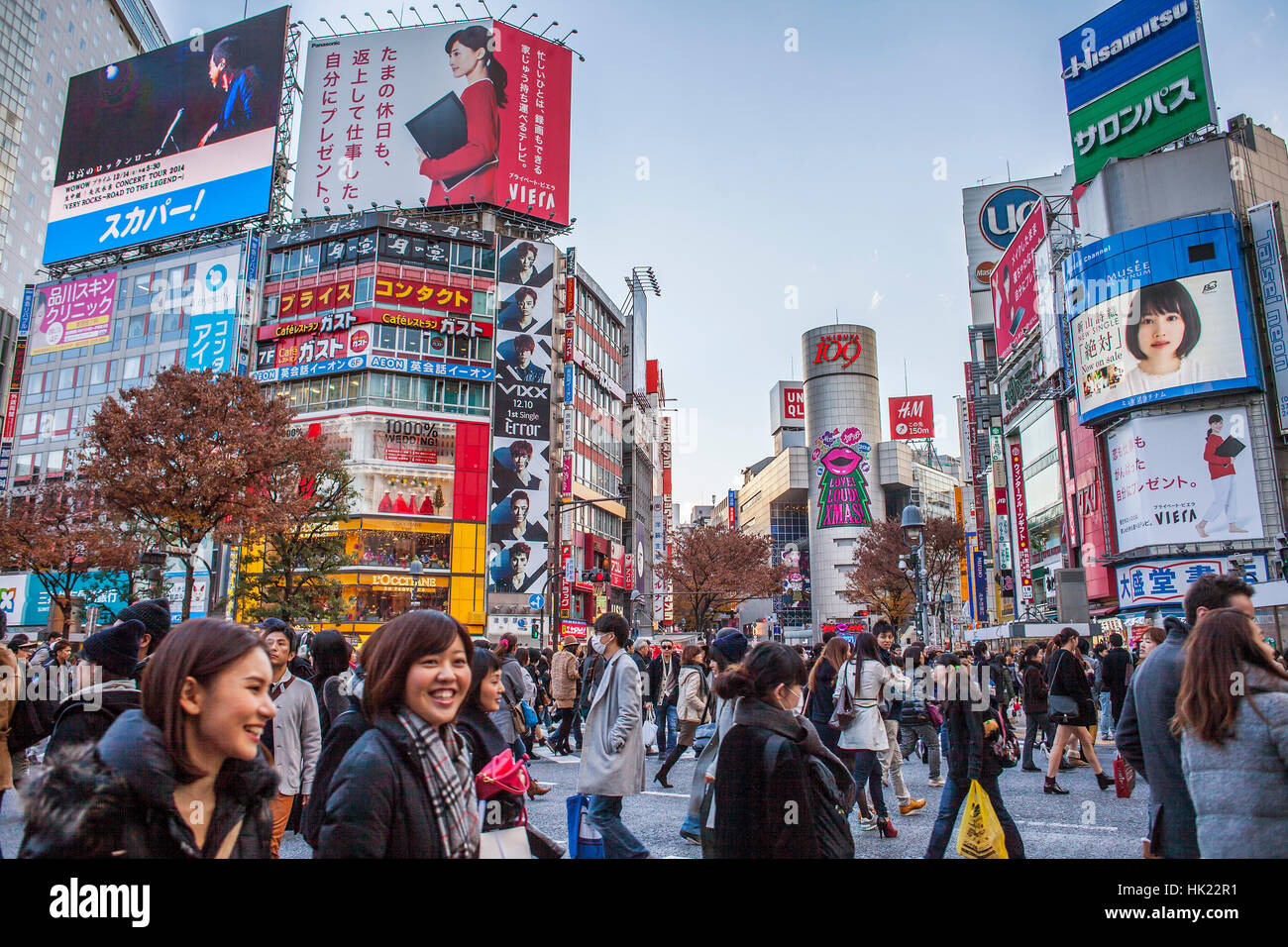 Rush Hour, Shibuya jagt Kousaten Kreuzung in Hachiko Square, Tokio, Japan Stockfoto