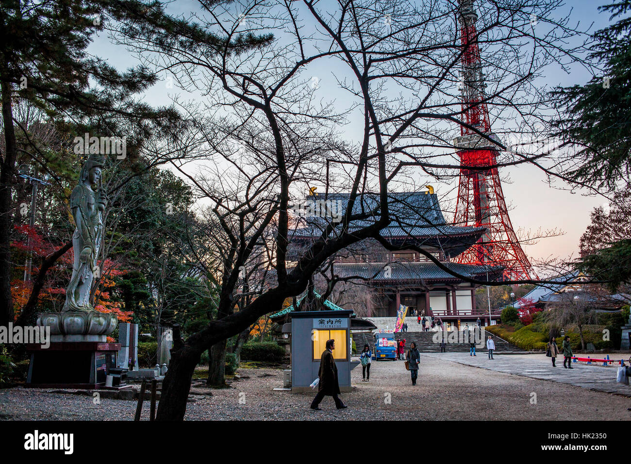 Stadtbild, Zojoji Tempel und Tokyo Tower, Tokyo, Japan Stockfoto