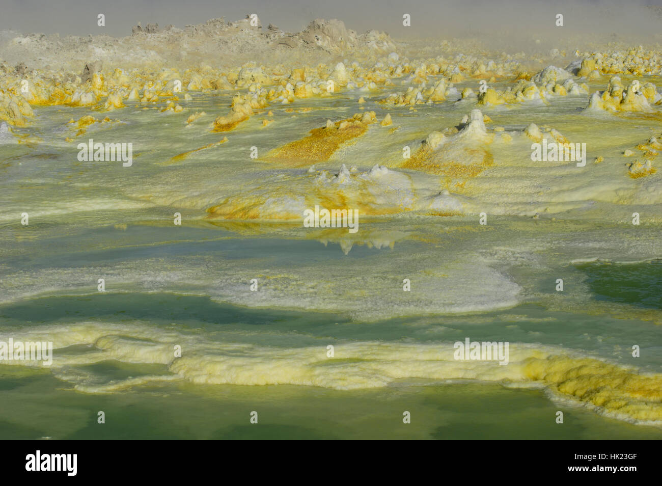 Lebendige Farben und markanten Felsformationen in die jenseitige Landschaft der Dalol, Äthiopien in der Wüste Danakil-Senke Stockfoto