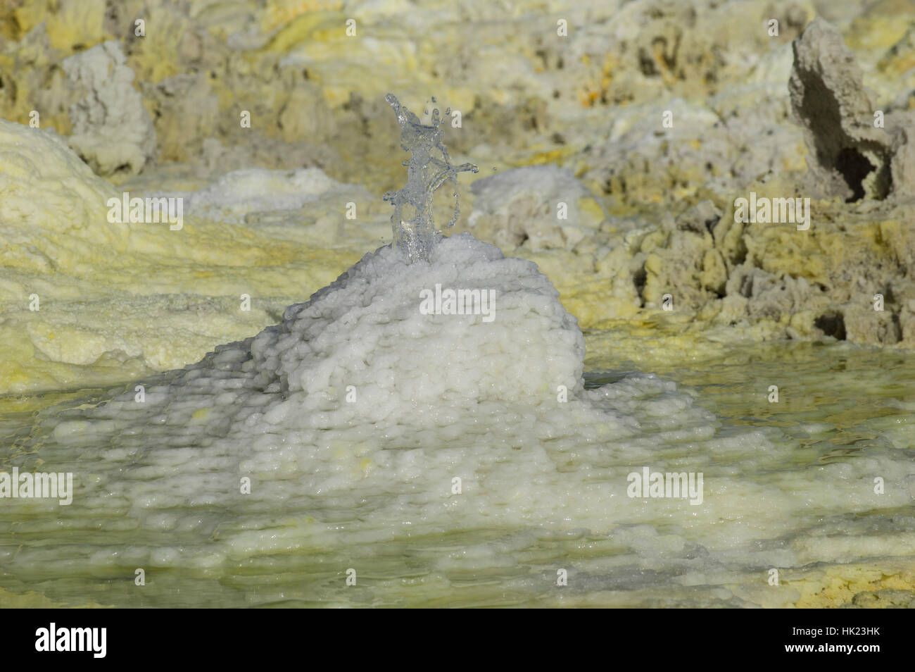 Lebendige Farben und markanten Felsformationen in die jenseitige Landschaft der Dalol, Äthiopien in der Wüste Danakil-Senke Stockfoto