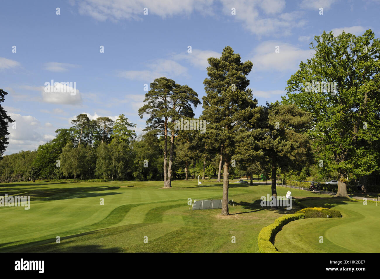 18. Grün auf dem Bernard-Jagd-Kurs vom Clubhaus, Foxhills Club und Resort, Ottershaw, Surrey, England Stockfoto
