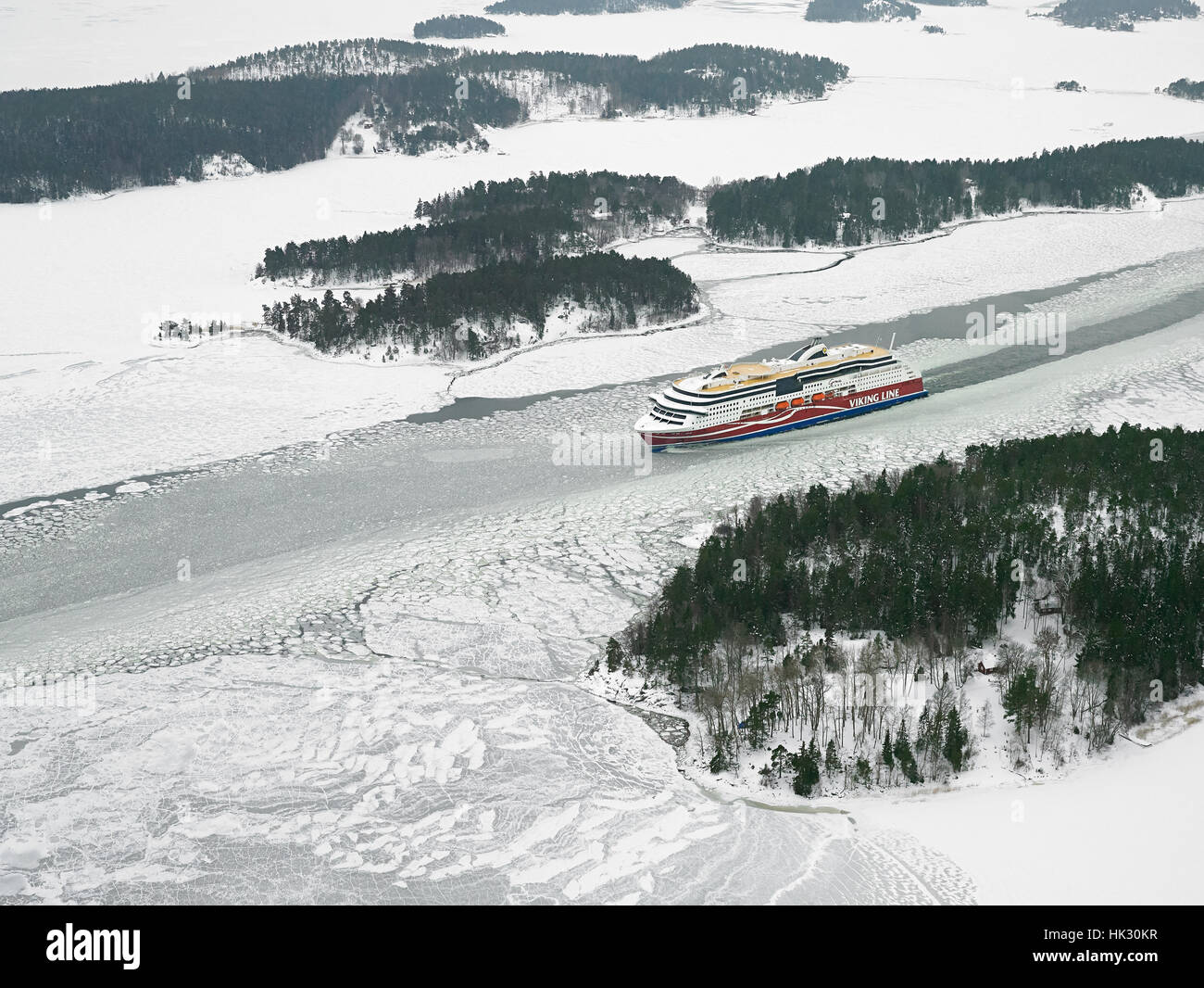 Fähre, die VIKING GRACE in den eisigen Gewässern der Stockholmer Schären Segel Kreuzfahrt Stockfoto