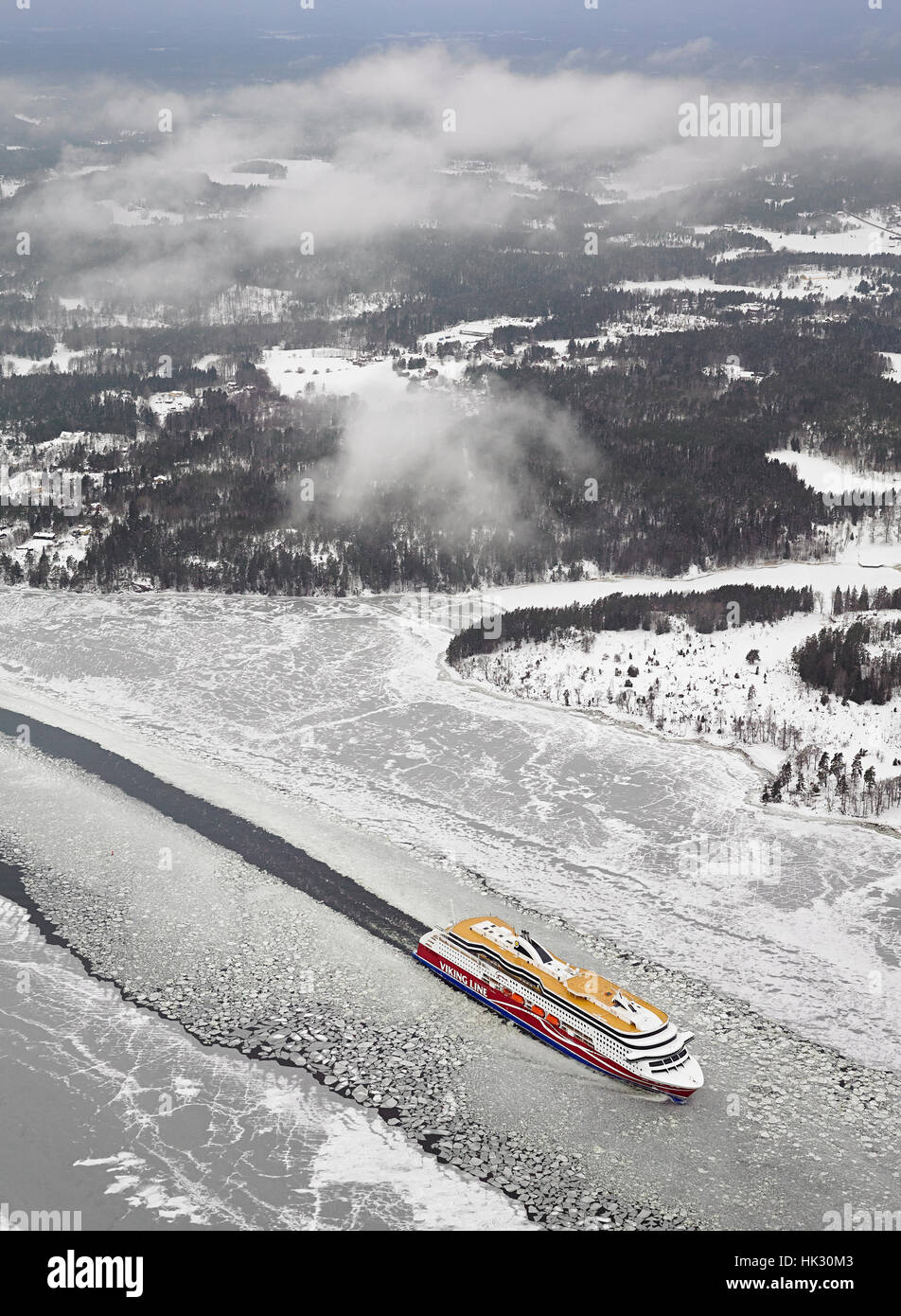 Fähre, die VIKING GRACE in den eisigen Gewässern der Stockholmer Schären Segel Kreuzfahrt Stockfoto