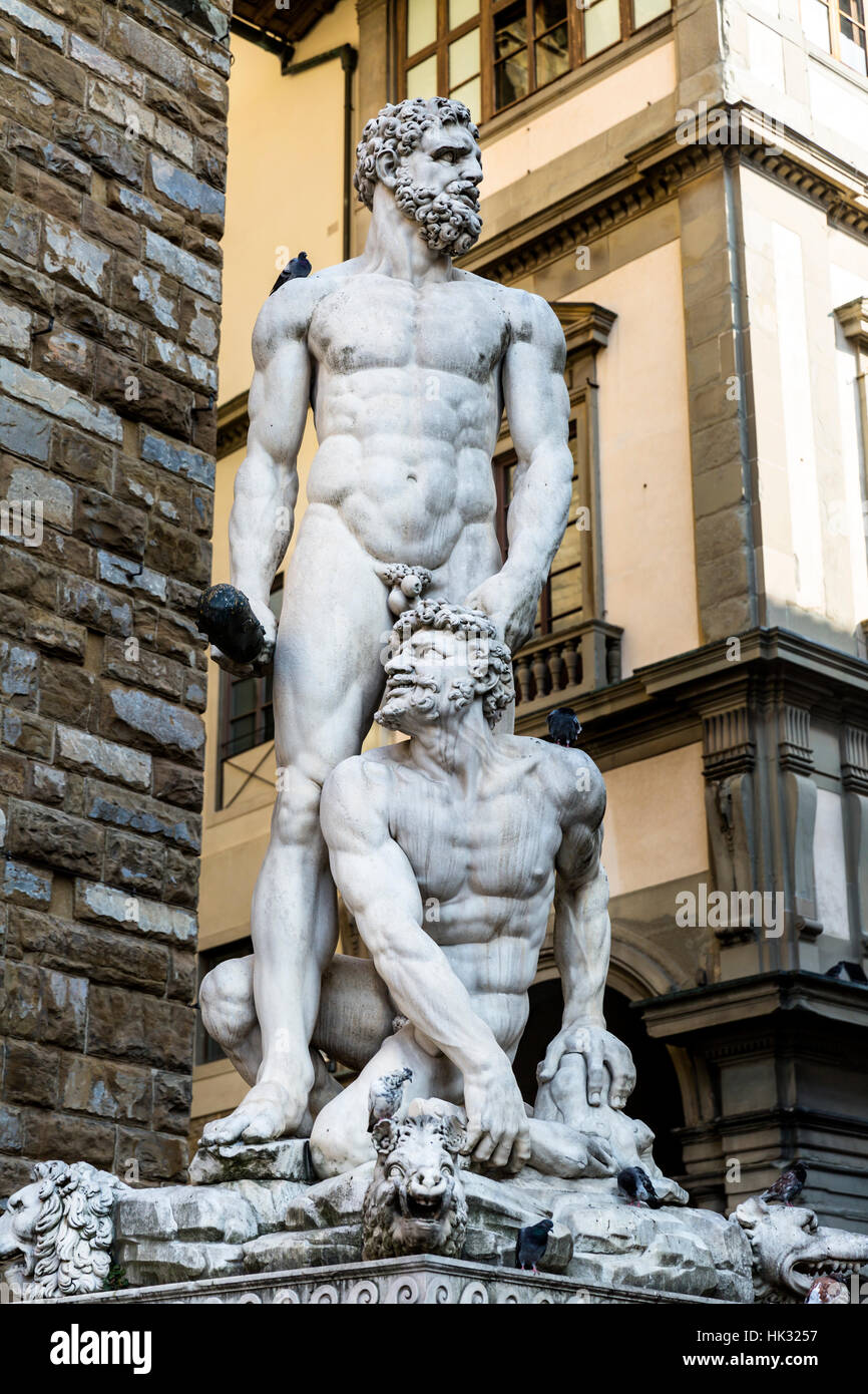 Baccio Bandinells Herkules und Grab Skulptur, Palazzo Vecchio, Piazza della Signoria, Florenz, Italien. Stockfoto
