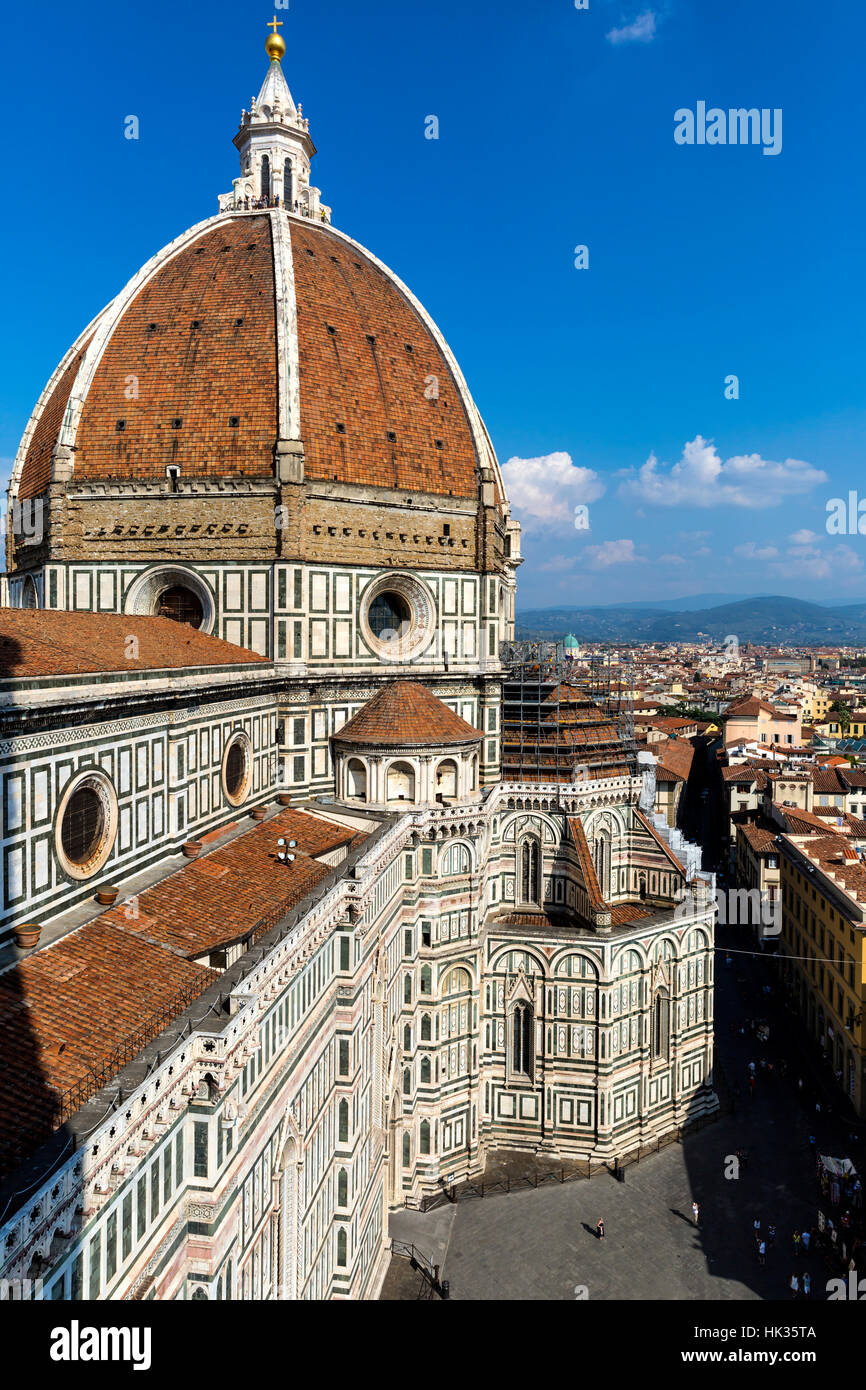 Dom Santa Maria del Fiore und Blick über die Stadt Florenz, Toskana, Italien. Stockfoto