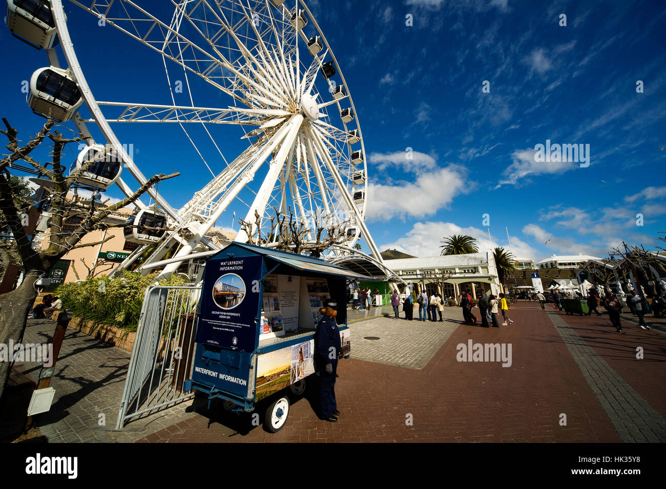 Riesenrad in der V & A Waterfront. Dieses Rad, offiziell bekannt als The Wheel of Excellence aber bekannt als Giant Wheel of Fun, Kapstadt Stockfoto