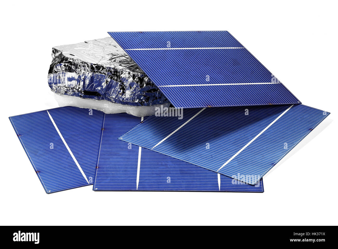Solarzellen mit polykristallinem Silizium isoliert auf weißem Hintergrund Stockfoto