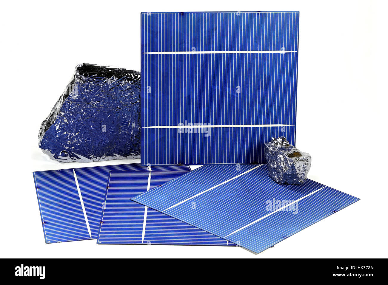 Solarzellen mit polykristallinem Silizium isoliert auf weißem Hintergrund Stockfoto