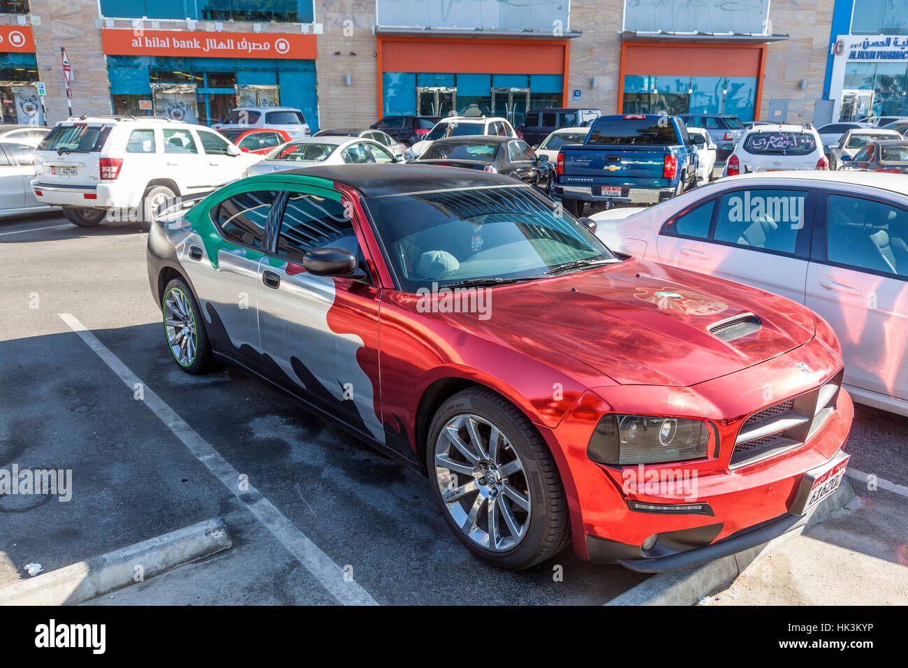 Dodge Charger dekoriert mit Nationalfarben von den Vereinigten Arabischen Emiraten Stockfoto