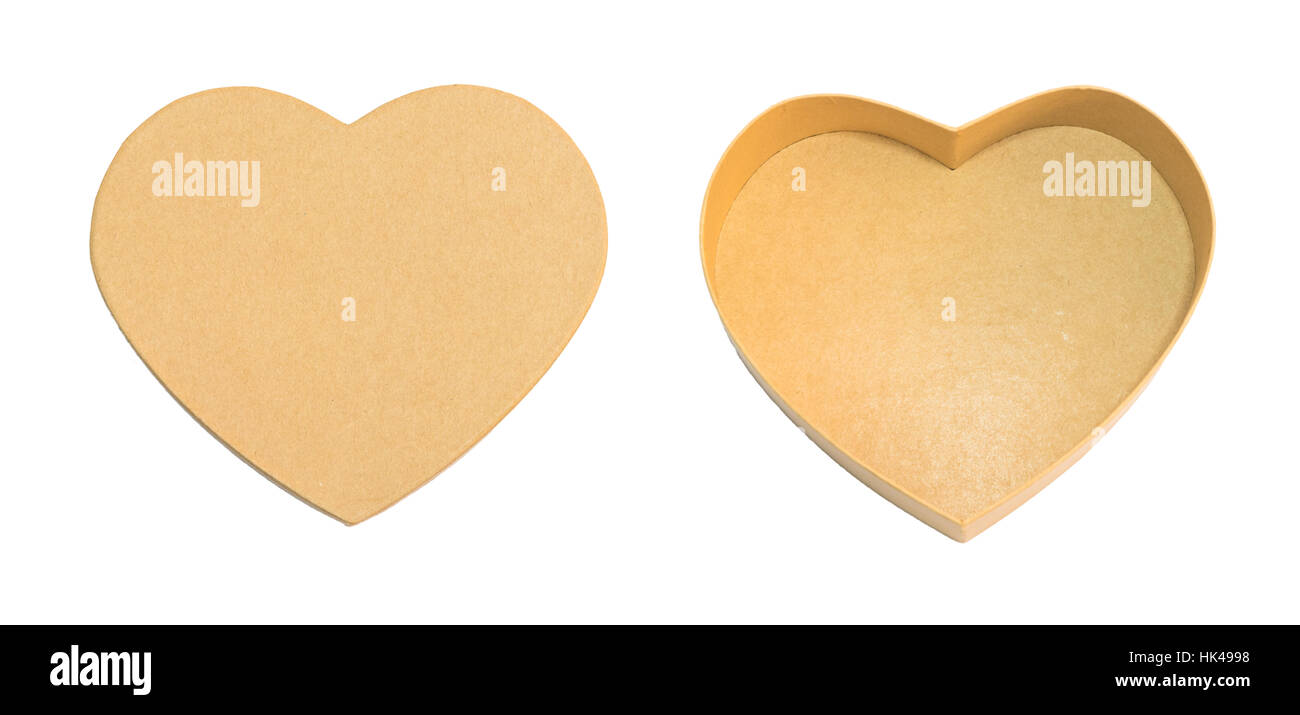 Leere eröffneten herzförmige braunen Pappschachtel mit Deckel, Geschenk oder voreingestellte Box-Konzept in Weihnachten und frohes neues Jahr Feiertage, isoliert auf weiss mit cli Stockfoto