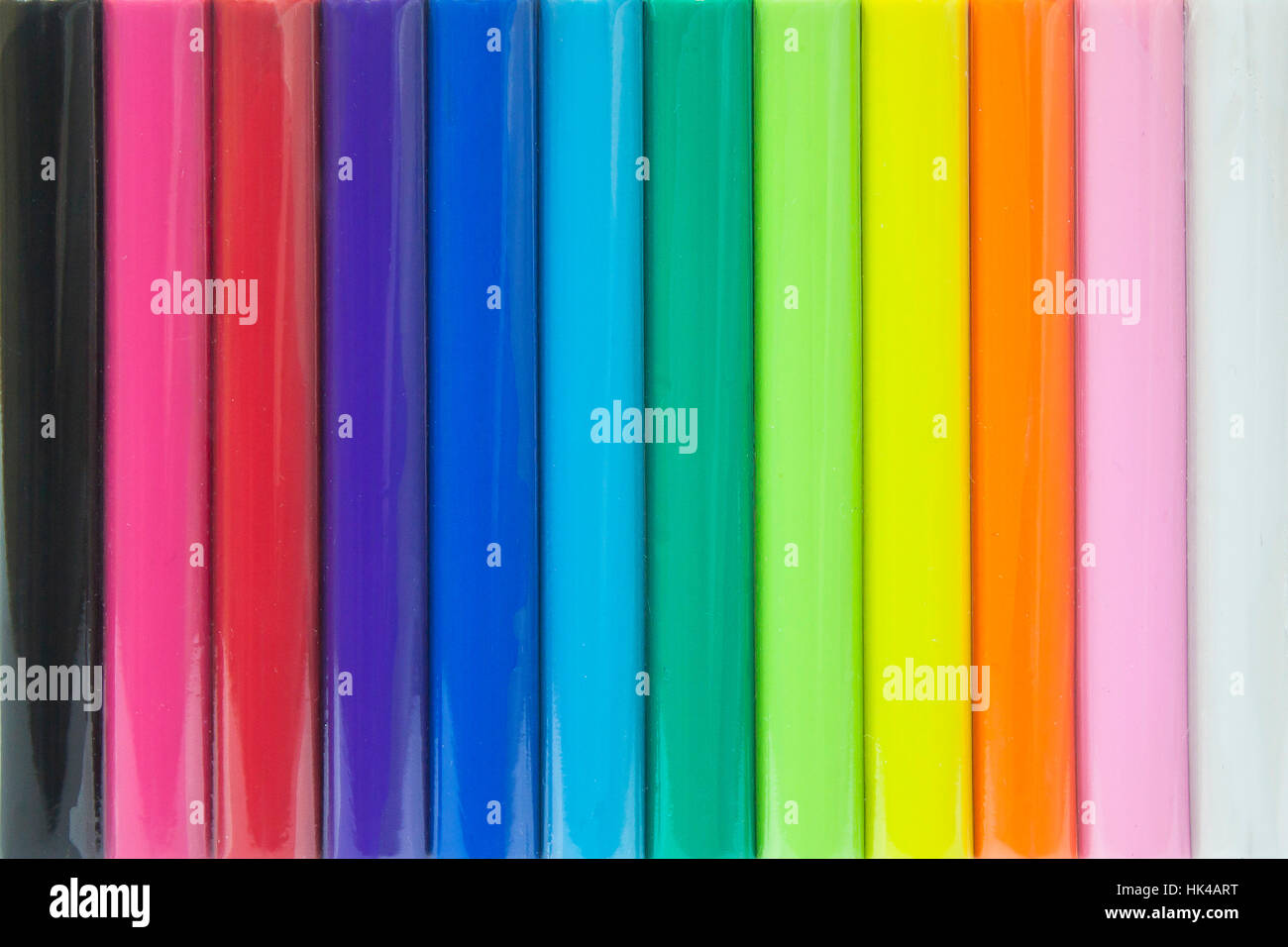 Regenbogen glänzend hell lebhaft Wandfarbe Stockfoto