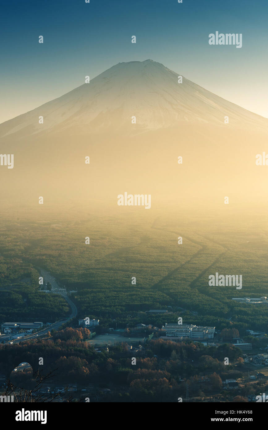 Mt. Fuji gesehen von Kawaguchiko Tenjoyama Park Mt. Kachi Kachi Seilbahn Stockfoto