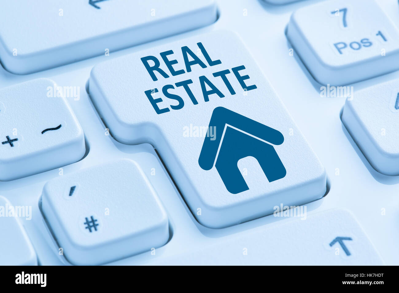 Verkauf kauf Immobilien Home Symbol online blue Computer Tastatur Stockfoto