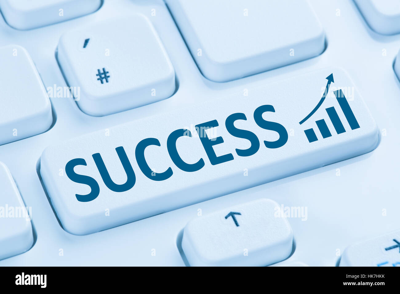 Erfolg erfolgreiche Geschäftsentwicklung strategie Internet Symbol blau Computer Tastatur Stockfoto