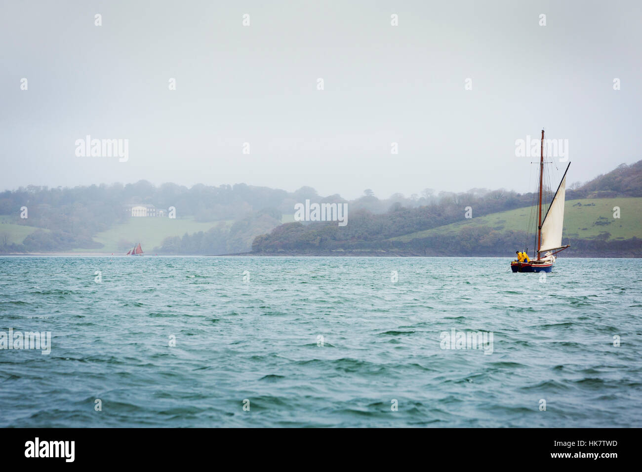Traditionellen Segelboot vor der Küste von der Mündung an der River Fal, Falmouth, Cornwall Stockfoto