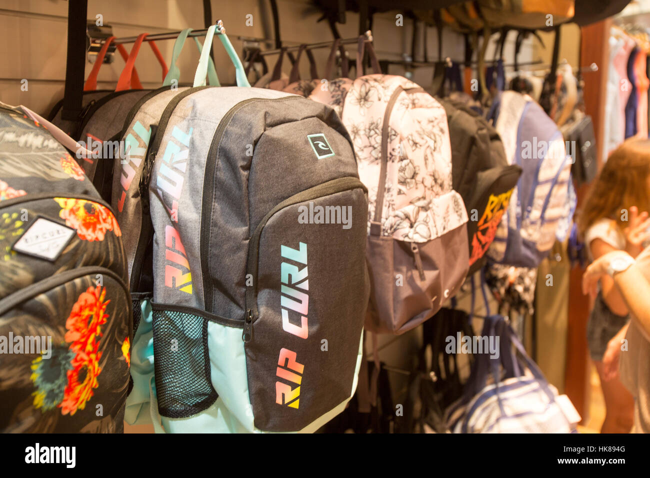 Reißleine Rucksäcke zum Verkauf in einem Sydney Surf Shop, Australien Stockfoto